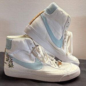 Nike indigo Women's White and Light Blue Sneakers